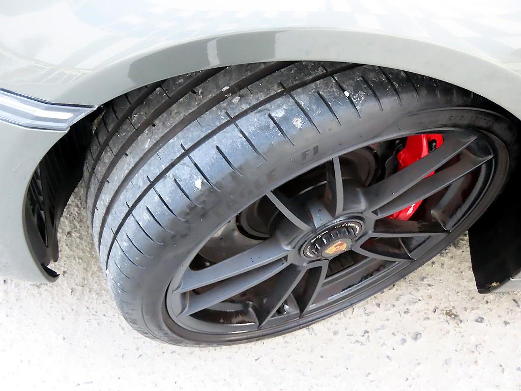 포르쉐 911(992) 카레라 4 카브리올레 GTS