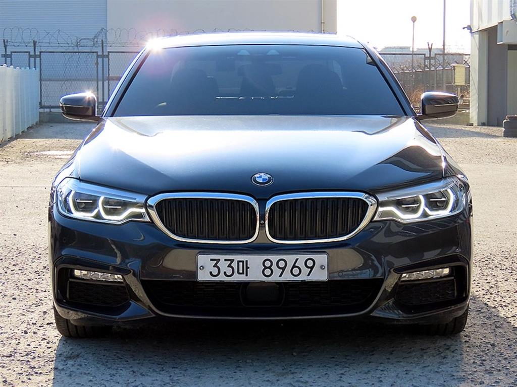 BMW 5시리즈(7세대) 520d M스포츠팩 플러스 - 이미지 10