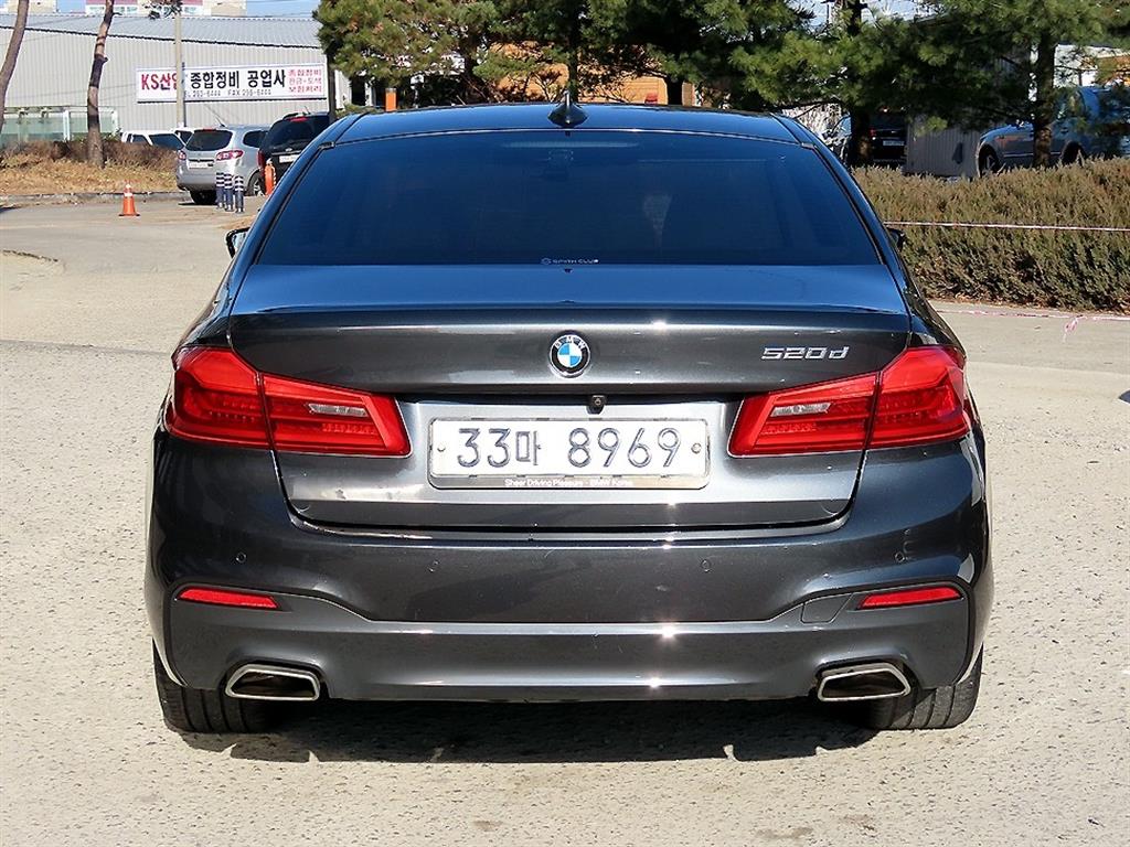 BMW 5시리즈(7세대) 520d M스포츠팩 플러스 - 이미지 17