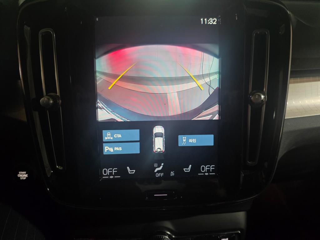 볼보 XC40 2.0 B4 AWD 모멘텀 - 이미지 14