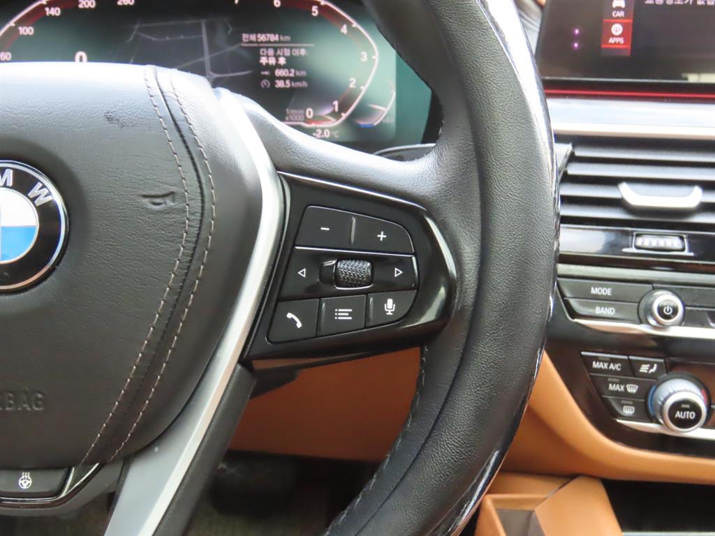 BMW 5시리즈(7세대) 520i 럭셔리 - 이미지 10