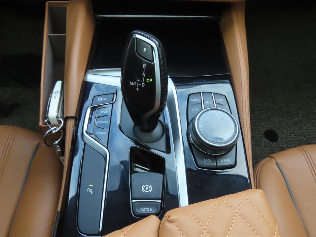 BMW 5시리즈(7세대) 520i 럭셔리 - 이미지 3