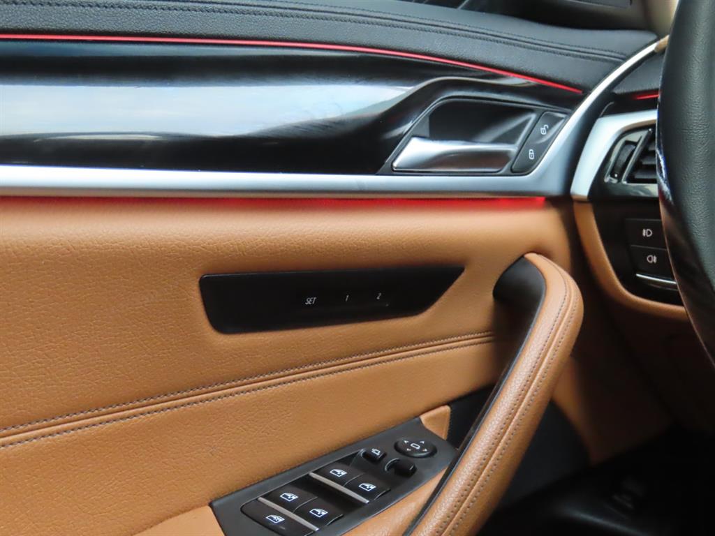 BMW 5시리즈(7세대) 520i 럭셔리 - 이미지 14