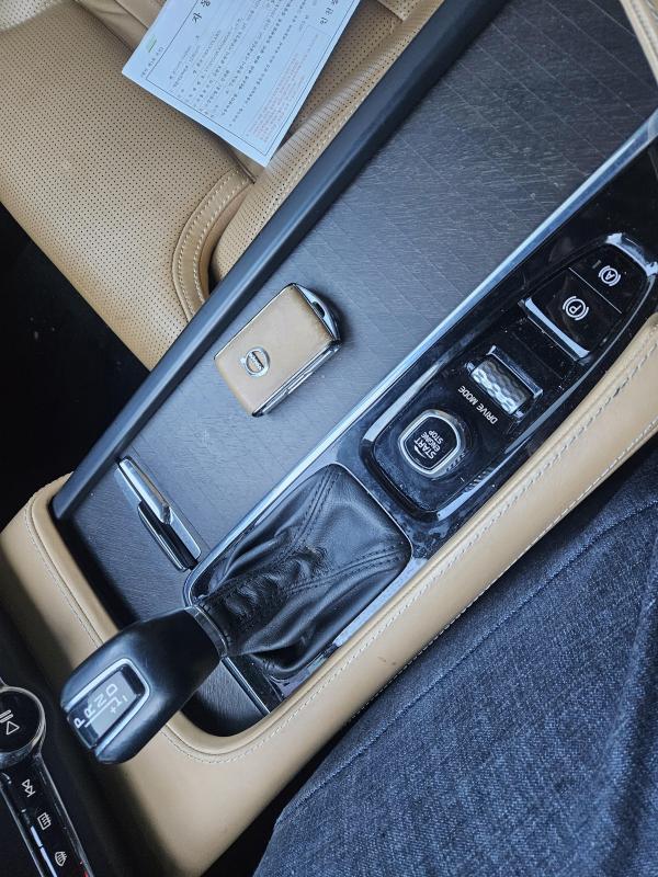 볼보 V90 크로스컨트리 2.0 T5 AWD 프로 - 이미지 13