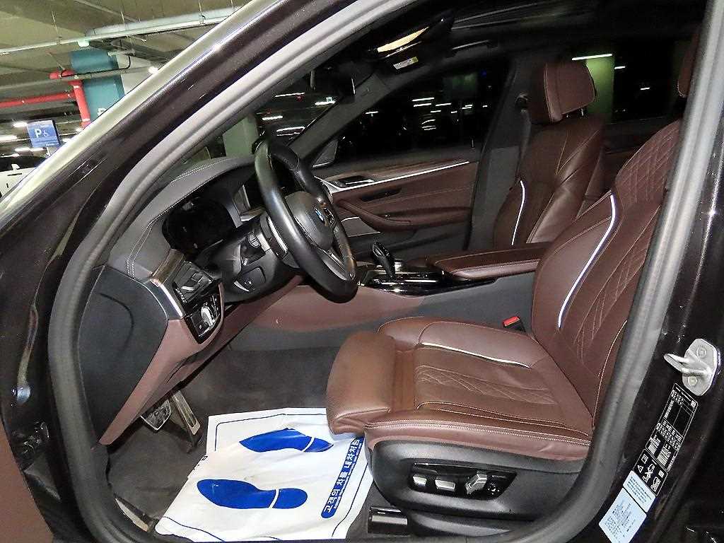 BMW 5시리즈(7세대) 530i xDrive M 스포츠팩 - 이미지 11