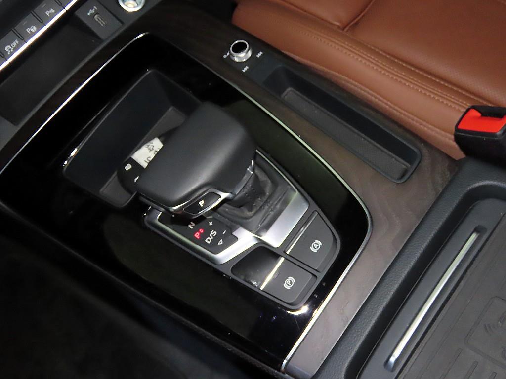 아우디 Q5(2세대) 40 TDI 콰트로 스포트백 프리미엄 - 이미지 8