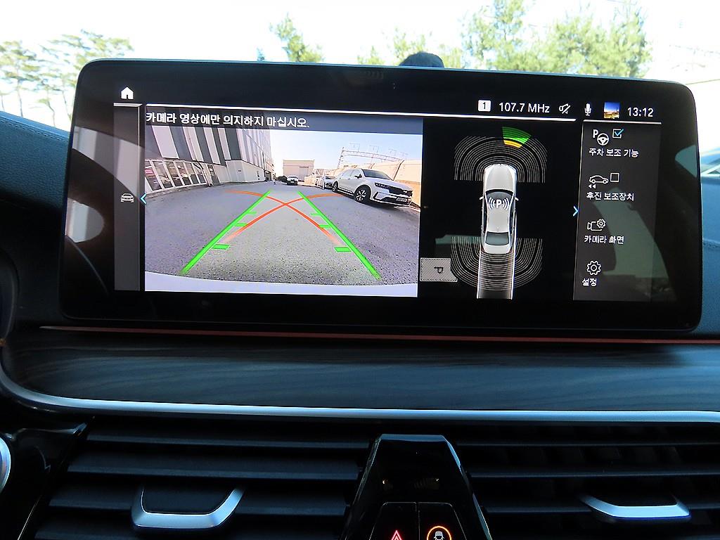 BMW 5시리즈(7세대) 530e 럭셔리 - 이미지 3