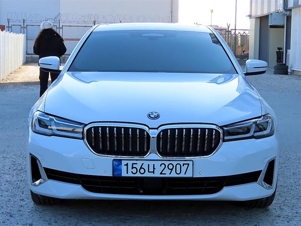 BMW 5시리즈(7세대) 530e 럭셔리 - 이미지 18
