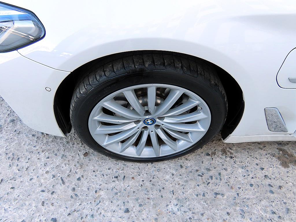 BMW 5시리즈(7세대) 530e 럭셔리 - 이미지 20