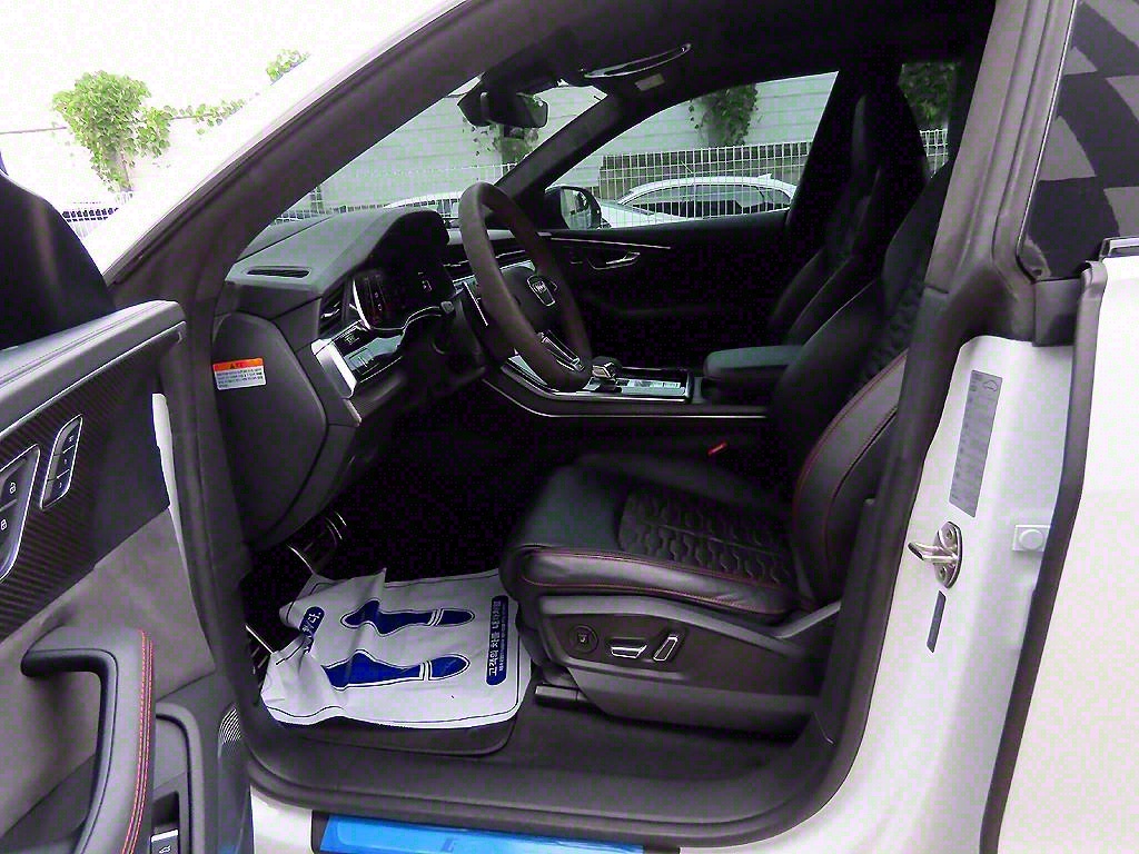 아우디 RS Q8 4.0 TFSI 콰트로 - 이미지 20