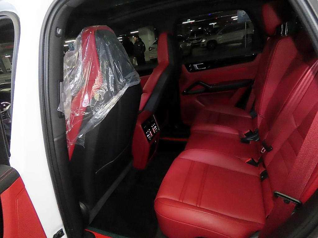 포르쉐 카이엔(3세대) 3.0 V6 - 이미지 2