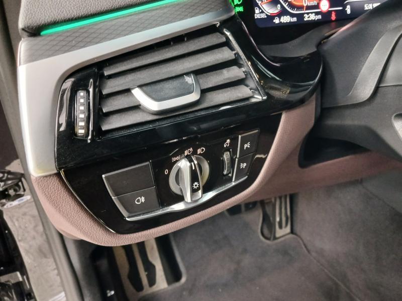 BMW 5시리즈(7세대) 523d xDrive M 스포츠팩 - 이미지 17