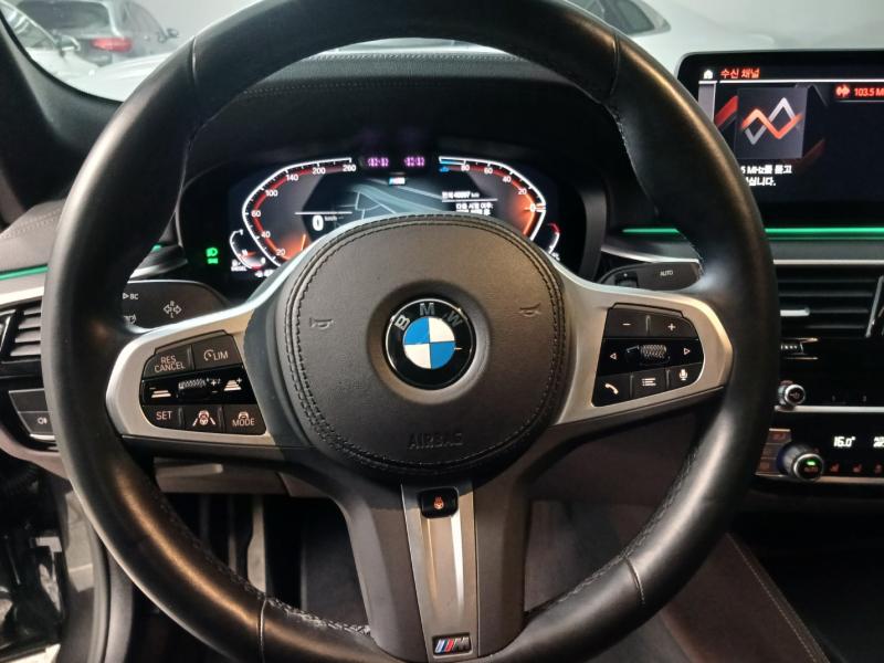 BMW 5시리즈(7세대) 523d xDrive M 스포츠팩 - 이미지 15
