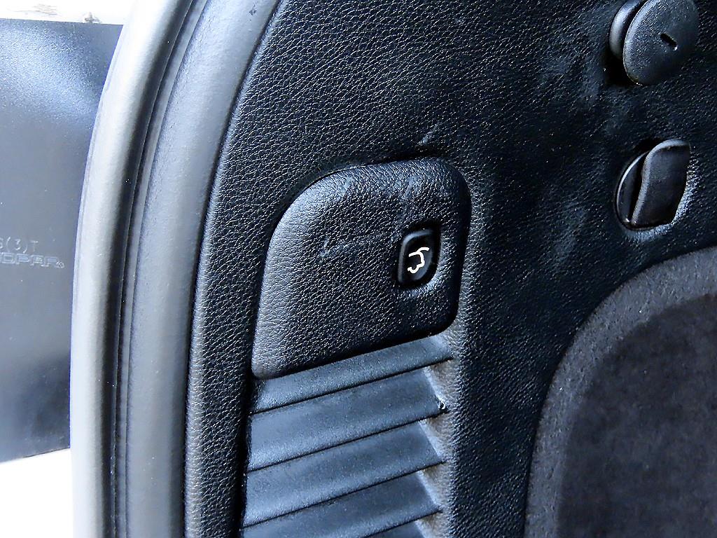 지프 그랜드 체로키(WK2) 3.6 V6 - 이미지 3