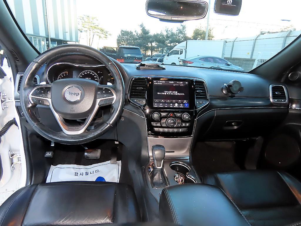 지프 그랜드 체로키(WK2) 3.6 V6 - 이미지 9