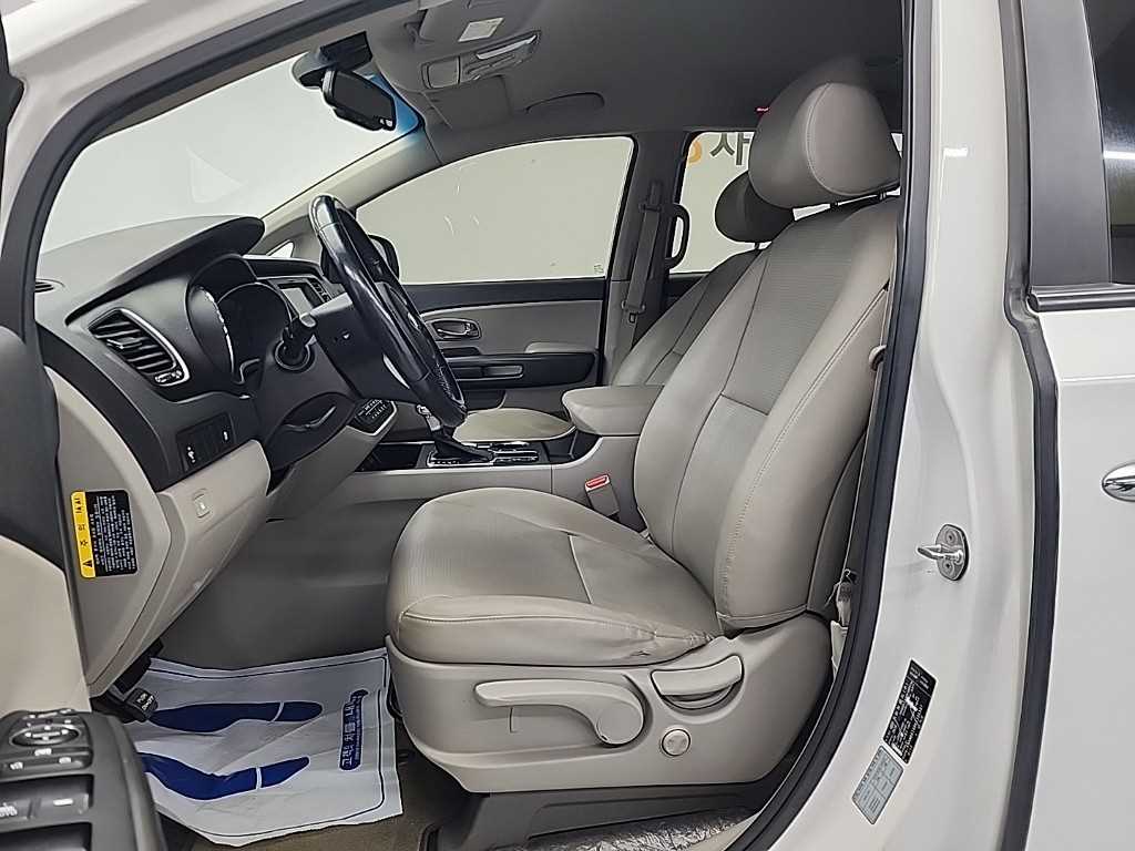 기아 더 뉴카니발 9인승 디젤 럭셔리 - 이미지 8