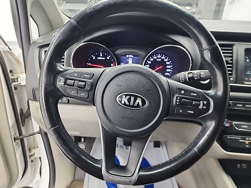 기아 더 뉴카니발 9인승 디젤 럭셔리 - 이미지 14