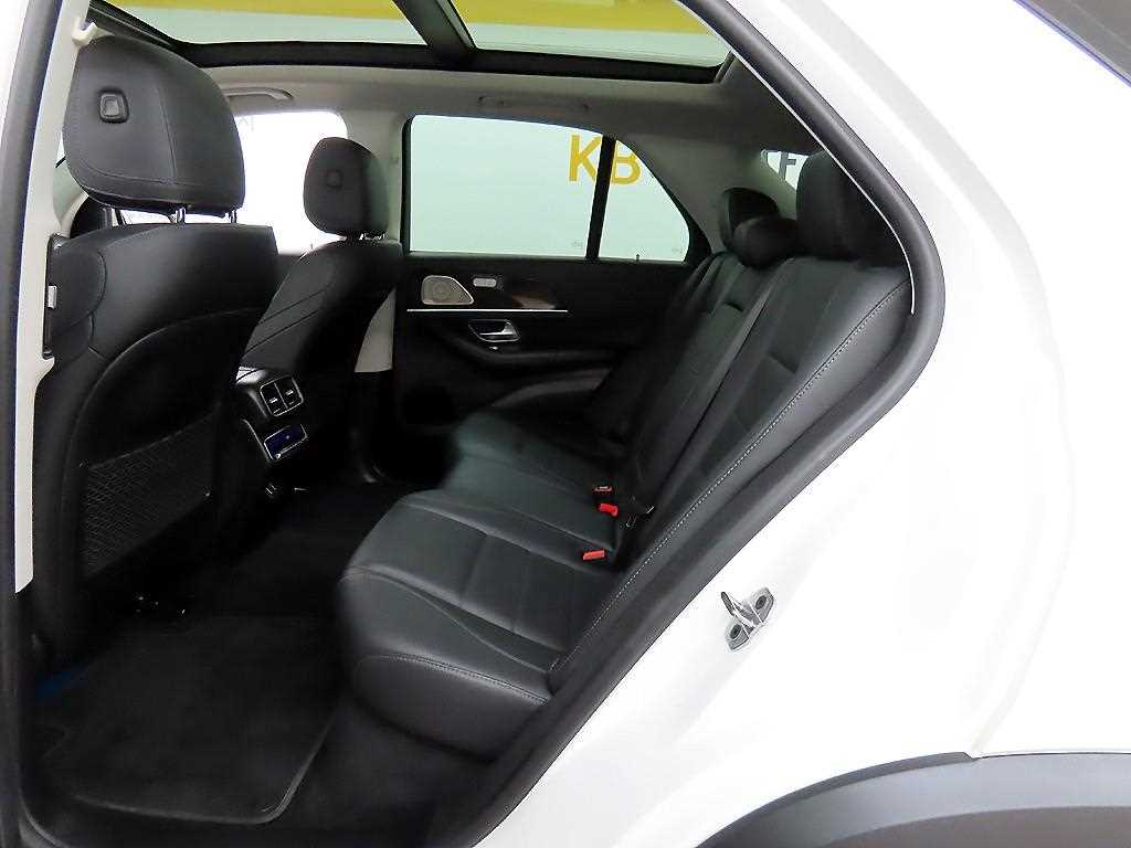 벤츠 GLE클래스(4세대) GLE 300d 4매틱 - 이미지 3