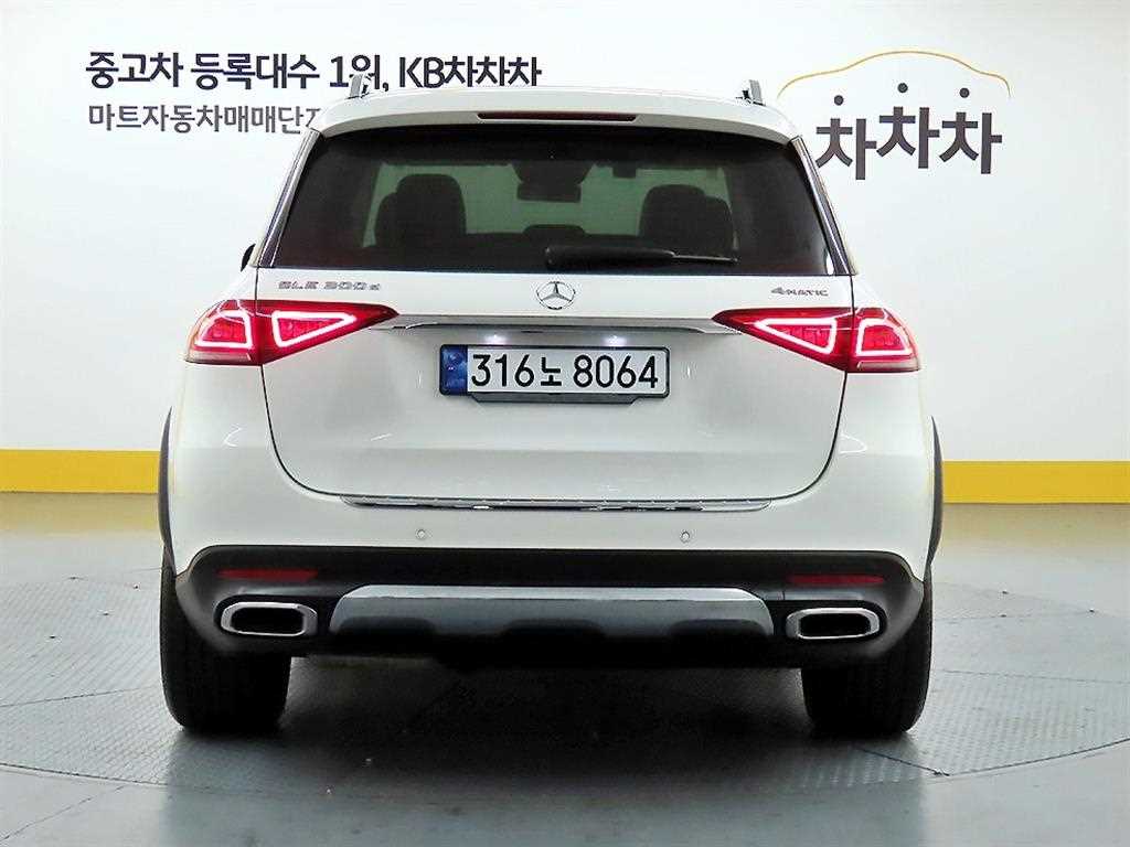 벤츠 GLE클래스(4세대) GLE 300d 4매틱 - 이미지 17