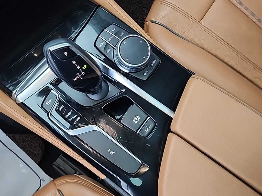 BMW 5시리즈(7세대) 520d 럭셔리 라인스페셜 - 이미지 5