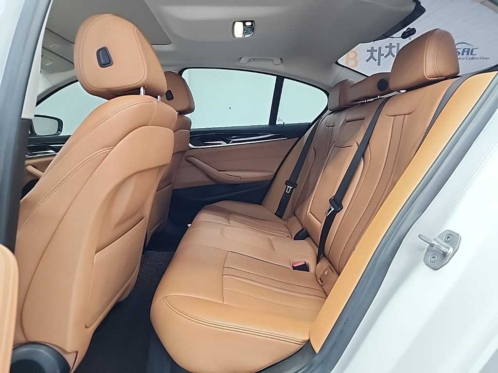 BMW 5시리즈(7세대) 520d 럭셔리 라인스페셜 - 이미지 7