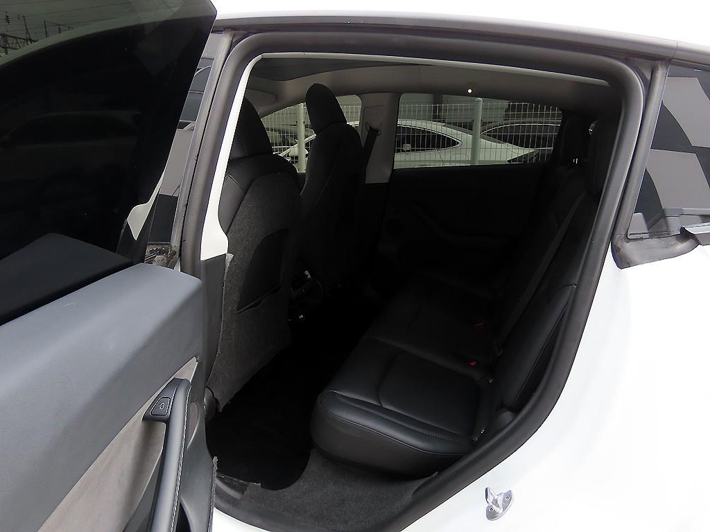 테슬라 모델 Y AWD 롱 레인지 - 이미지 8