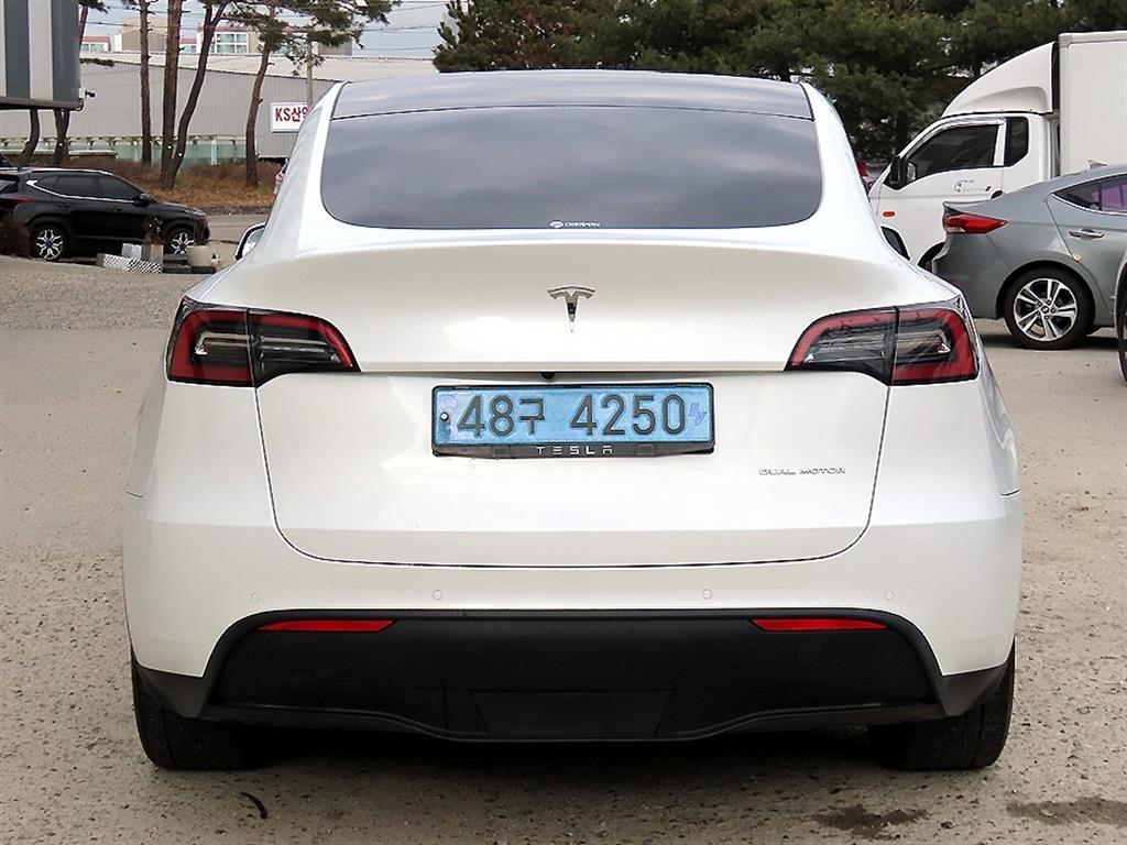 테슬라 모델 Y AWD 롱 레인지 - 이미지 17