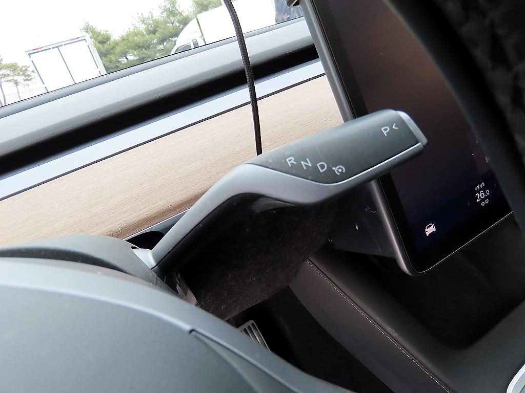 테슬라 모델 Y AWD 롱 레인지 - 이미지 19