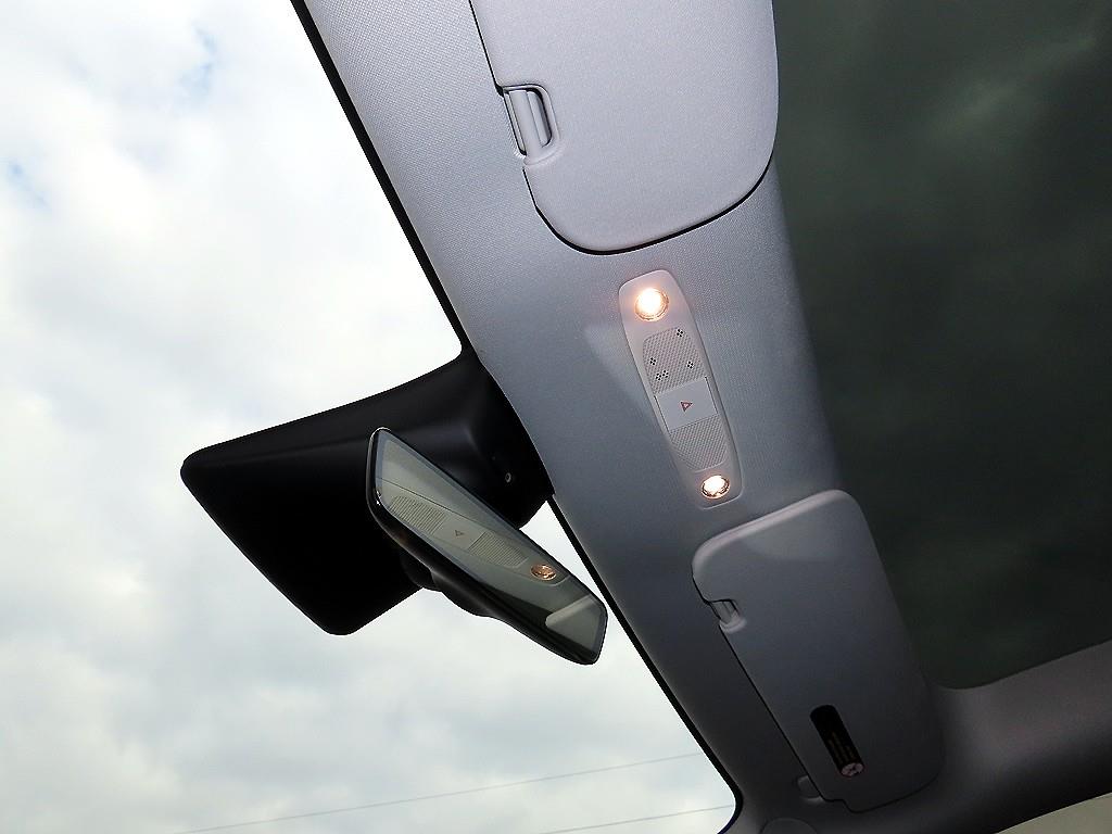 테슬라 모델 Y AWD 롱 레인지 - 이미지 10