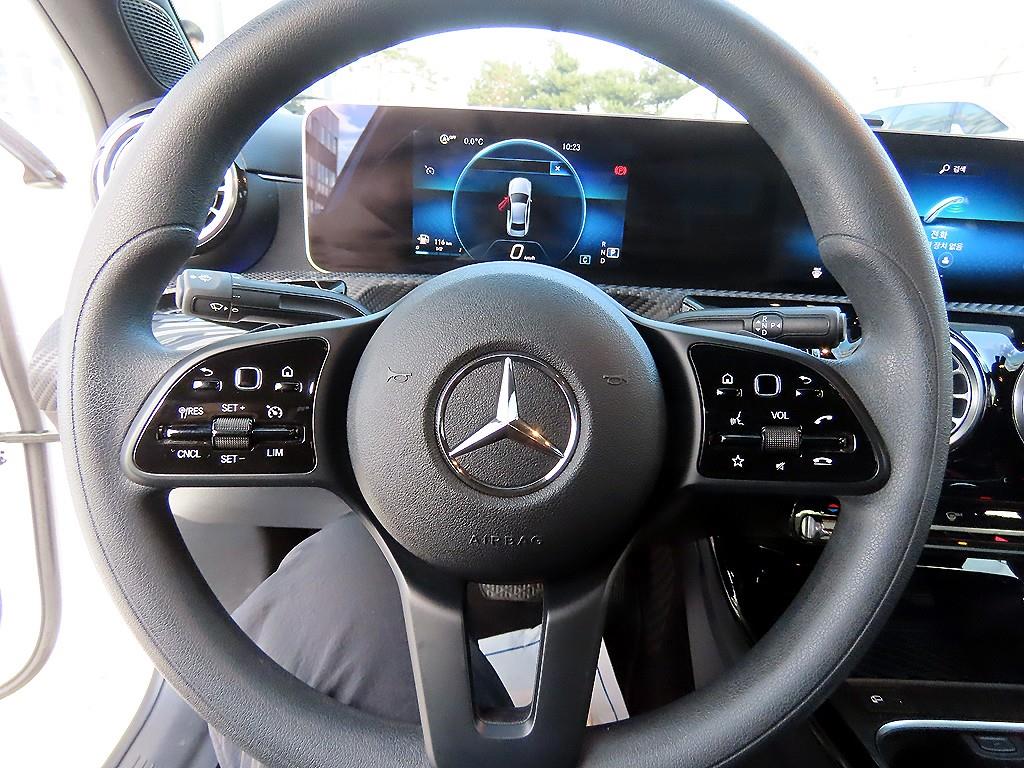 벤츠 A클래스(4세대) A220 세단 - 이미지 4