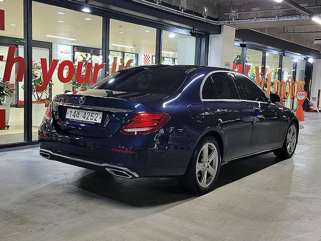 벤츠 E클래스(5세대) E220d - 이미지 3