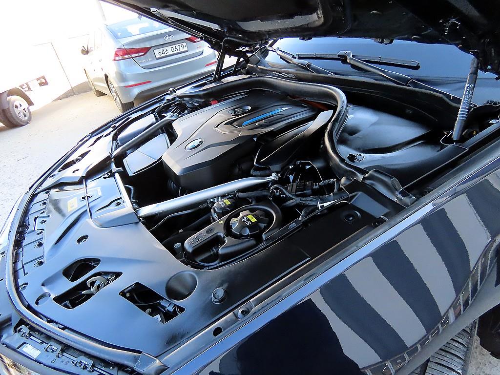 BMW 5시리즈(7세대) 530e M 스포츠팩 - 이미지 15