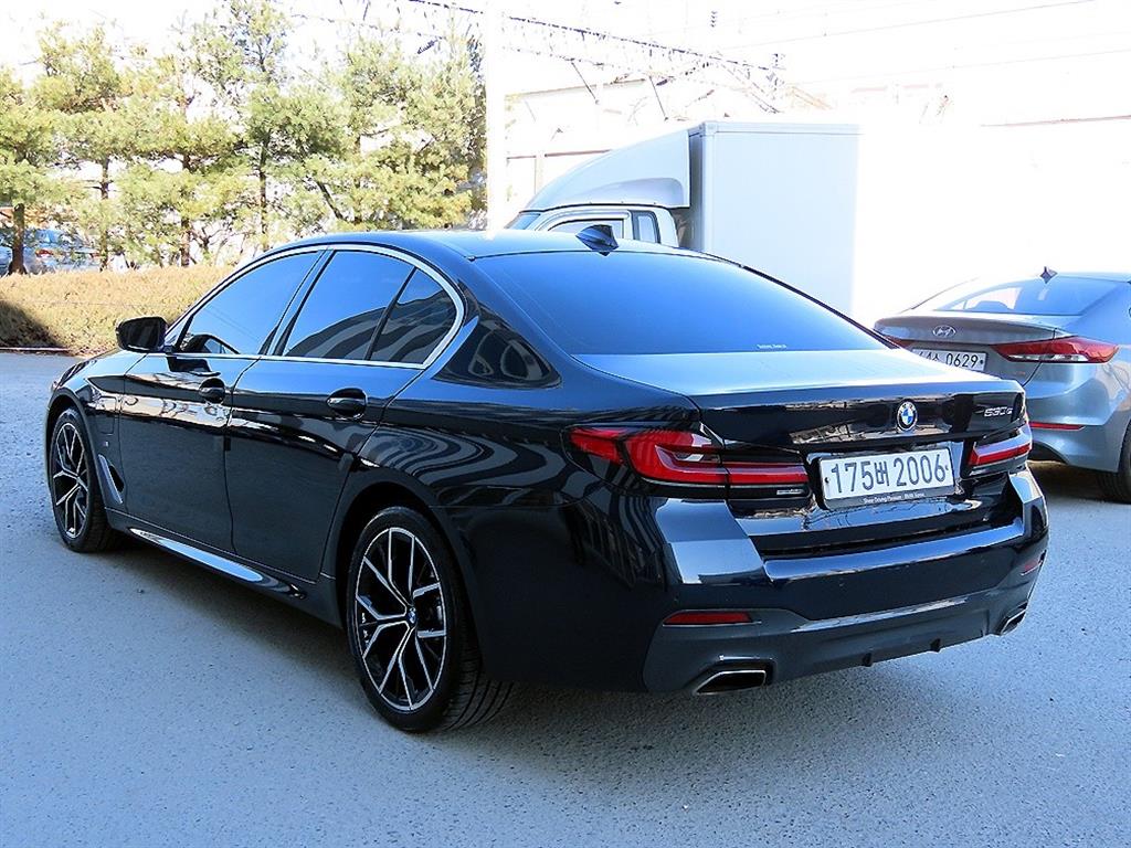 BMW 5시리즈(7세대) 530e M 스포츠팩 - 이미지 7