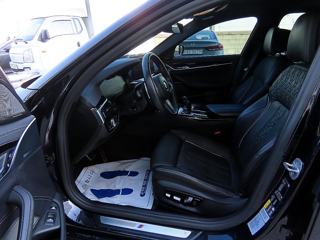 BMW 5시리즈(7세대) 530e M 스포츠팩 - 이미지 17