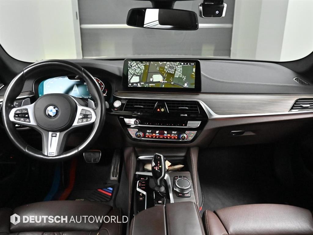 BMW 5시리즈(7세대) M550i xDrive - 이미지 18