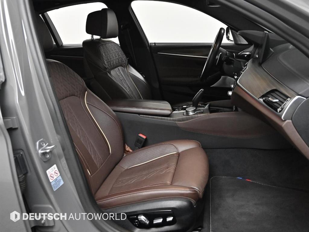 BMW 5시리즈(7세대) M550i xDrive - 이미지 9