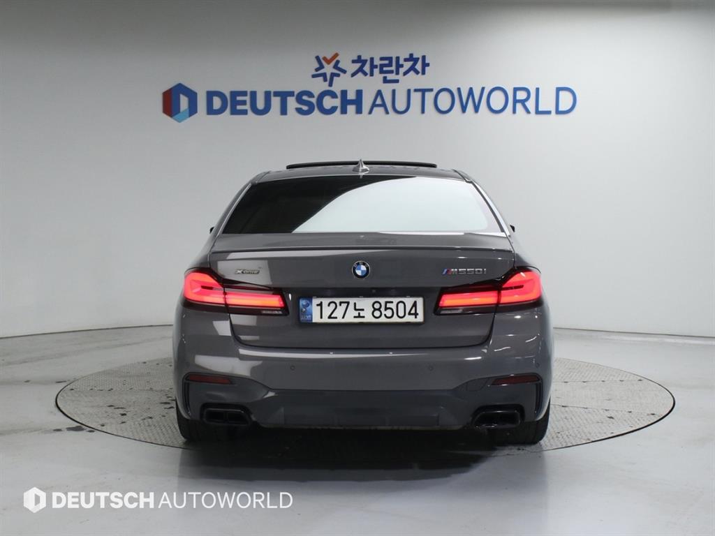 BMW 5시리즈(7세대) M550i xDrive - 이미지 19