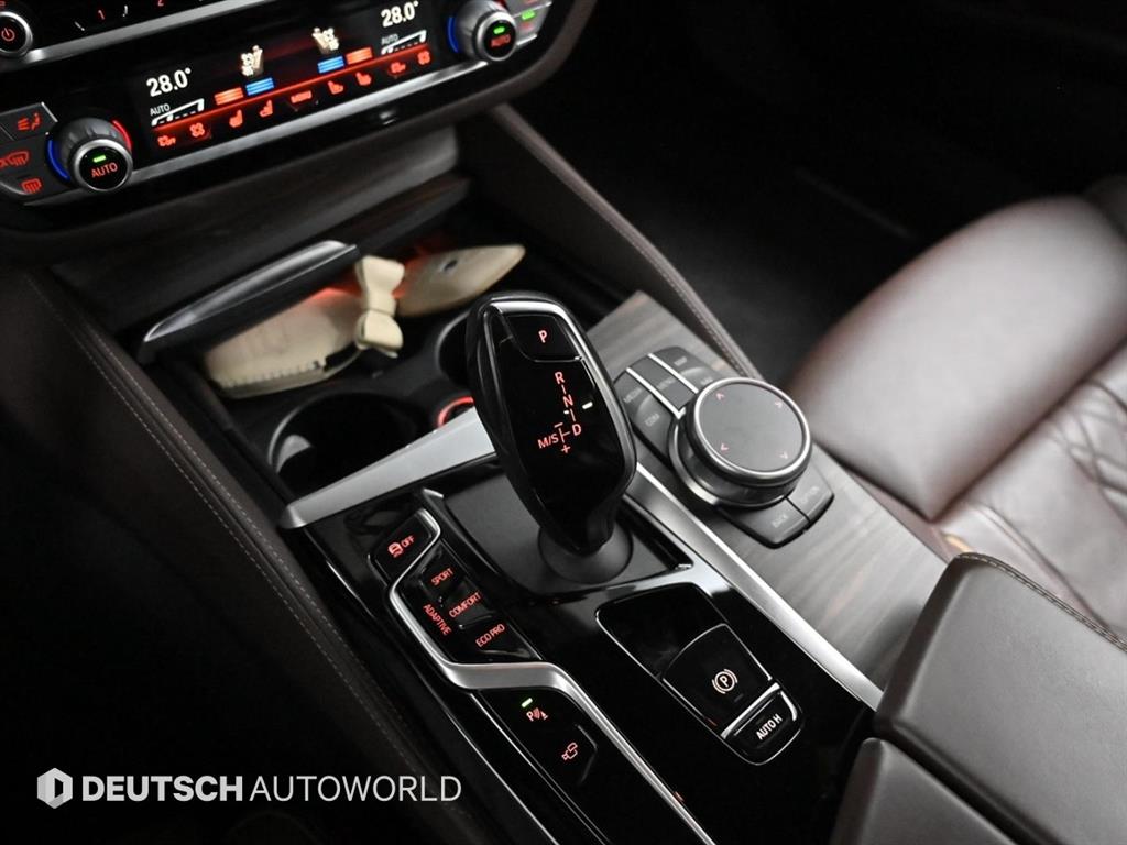 BMW 5시리즈(7세대) M550i xDrive - 이미지 15