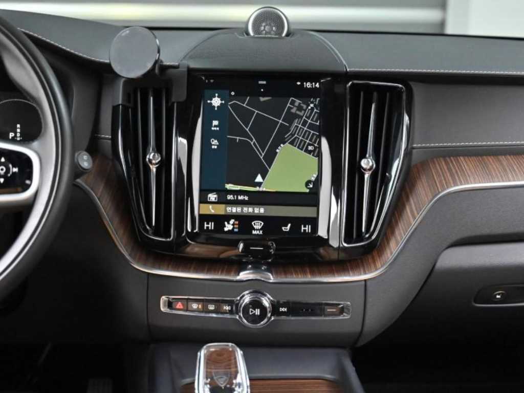 볼보 XC60(2세대) T8 AWD 인스크립션 - 이미지 11