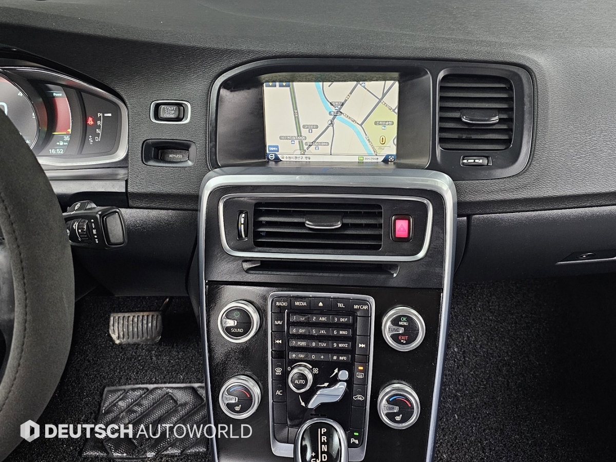 볼보 S60(2세대) D4 - 이미지 11