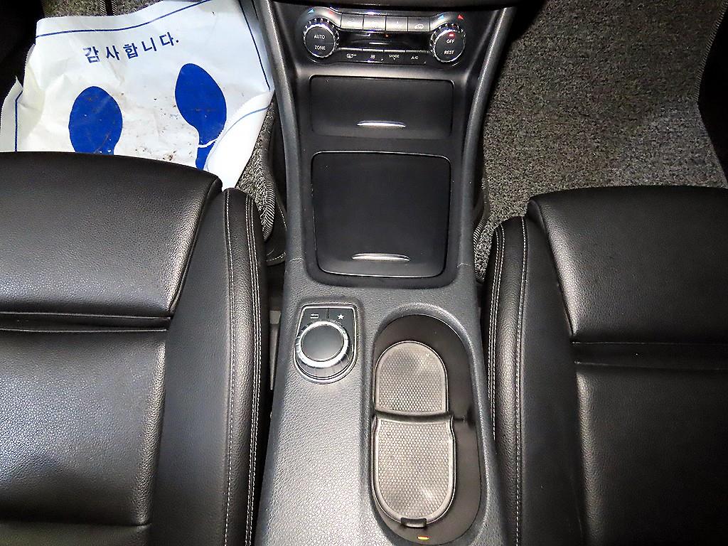 벤츠 CLA클래스 CLA200 d - 이미지 17