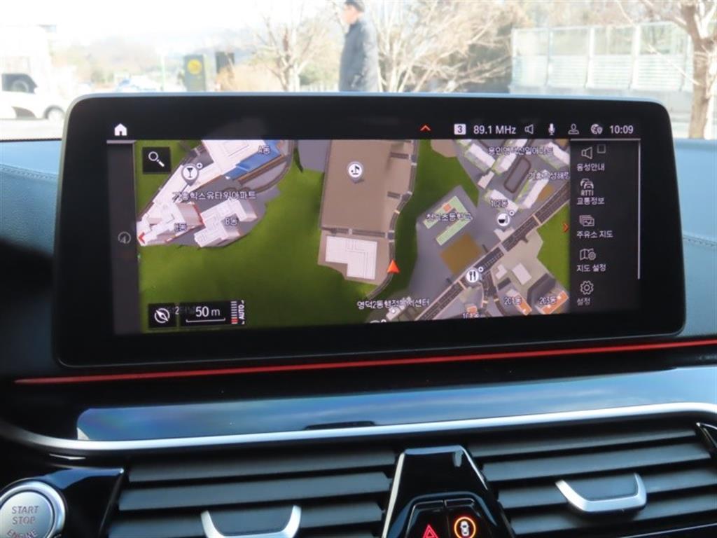 BMW 5시리즈(7세대) 530i M 스포츠팩 - 이미지 12