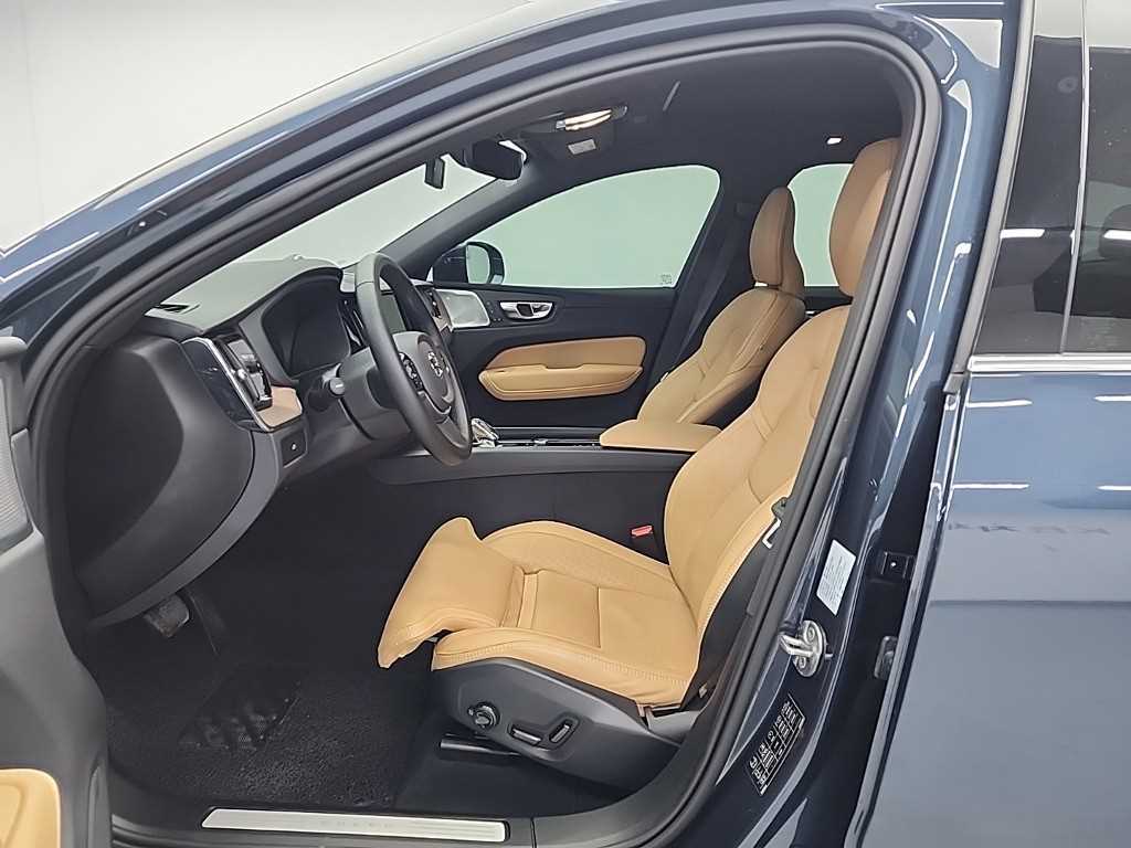 볼보 XC60(2세대) B5 AWD 울트라 브라이트 - 이미지 9