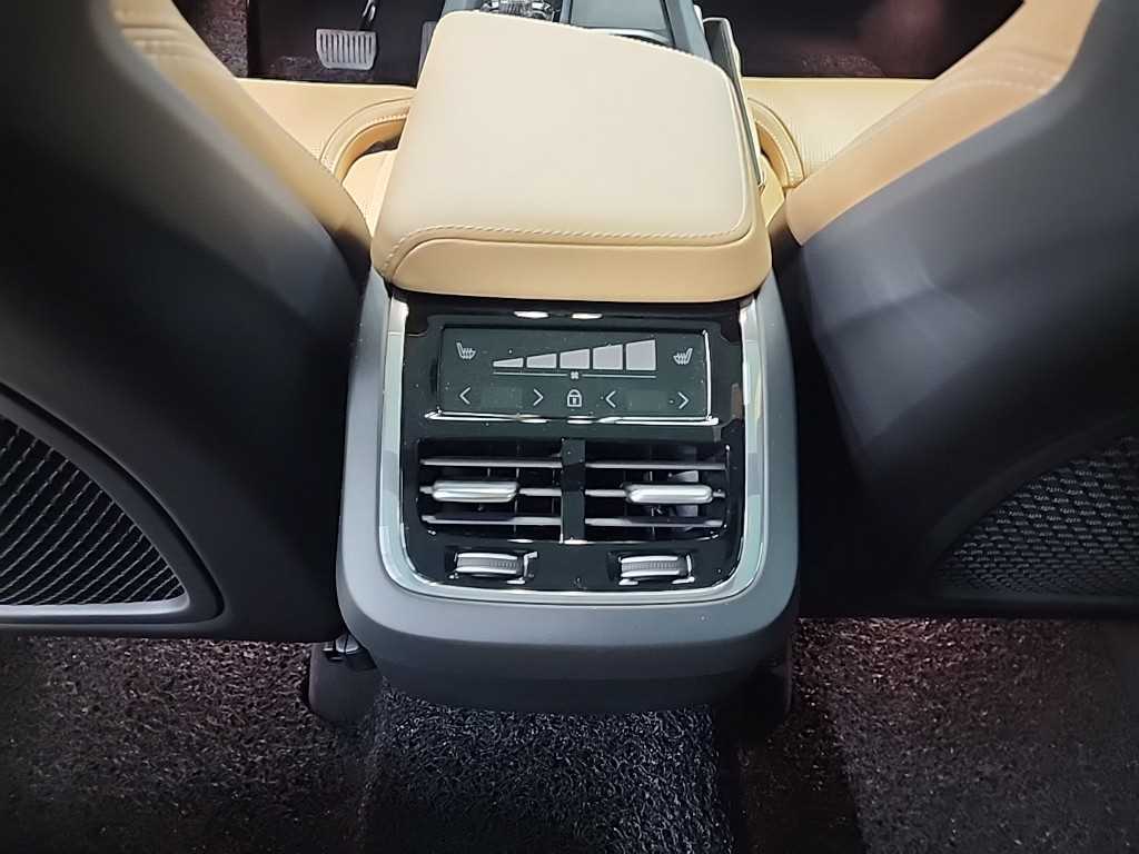 볼보 XC60(2세대) B5 AWD 울트라 브라이트 - 이미지 12