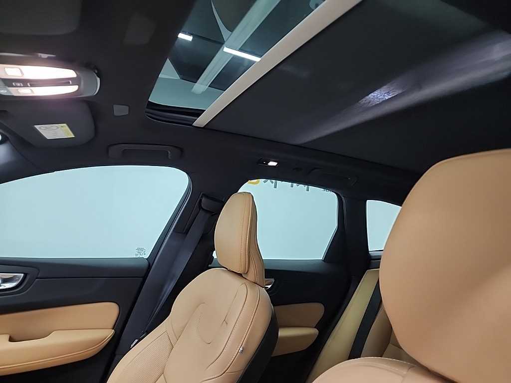볼보 XC60(2세대) B5 AWD 울트라 브라이트 - 이미지 19
