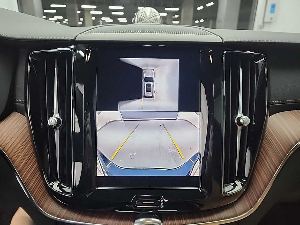 볼보 XC60(2세대) B5 AWD 울트라 브라이트 - 이미지 16