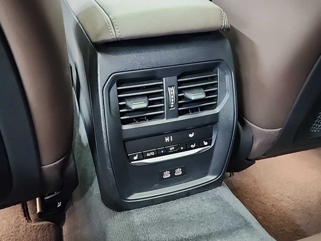 BMW 3시리즈(7세대) 330e M 스포츠 팩 - 이미지 10