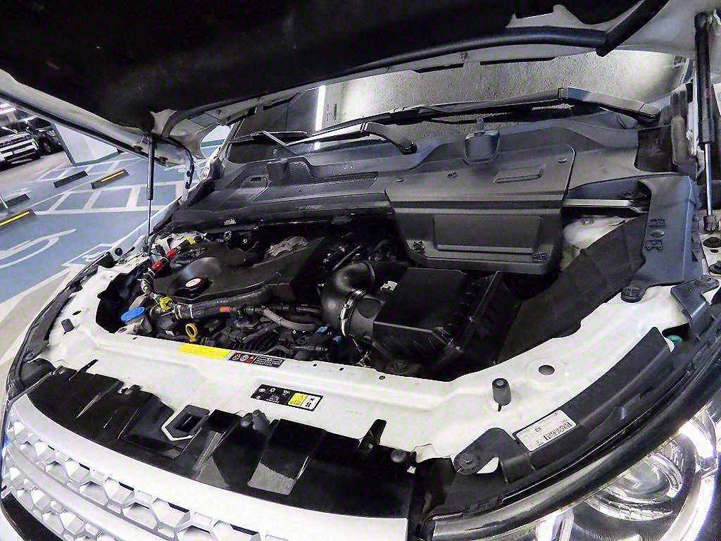 랜드로버 디스커버리 스포츠 2.0 TD4 - 이미지 17