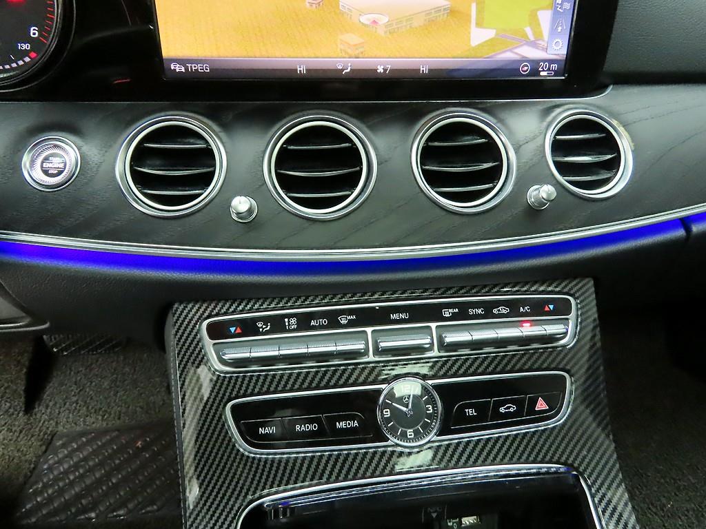 벤츠 E클래스(5세대) E220d 아방가르드 - 이미지 3