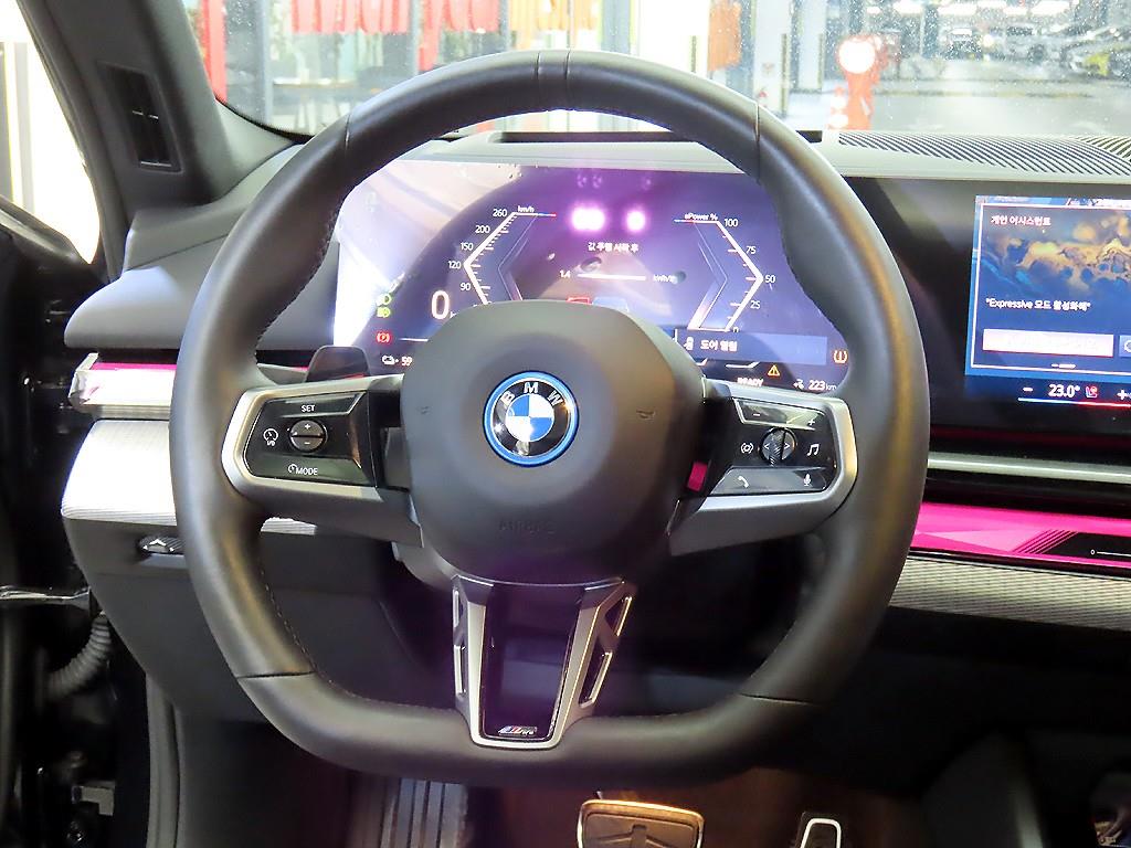 BMW i5 eDrive40 M 스포츠 - 이미지 9